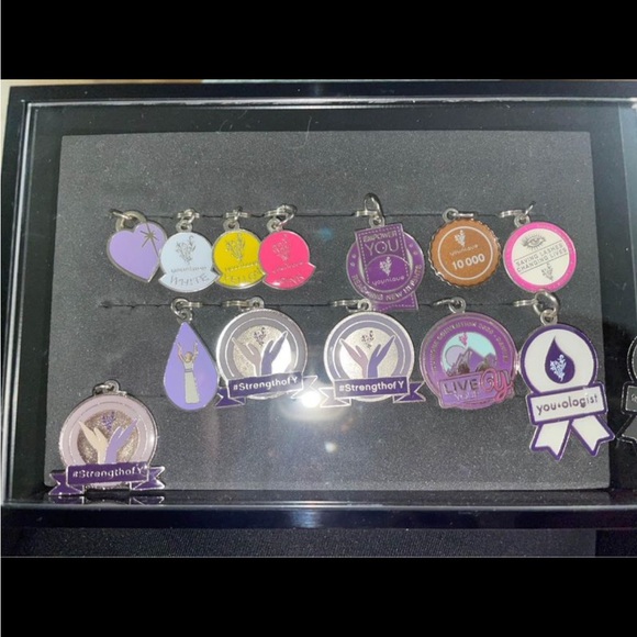 Younique Pink Status Shadow Box with Charms - Picture 2 of 6